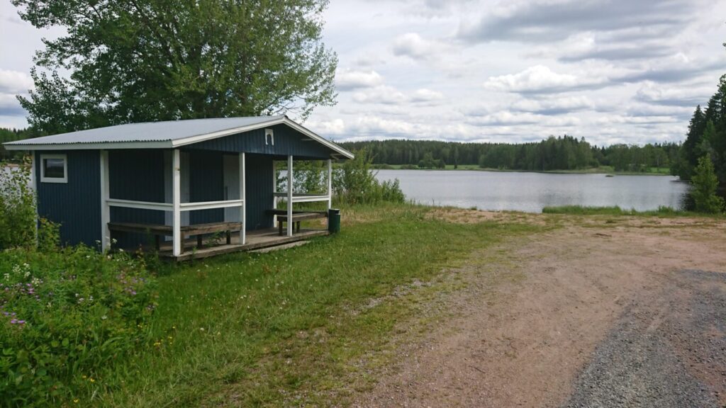 Vihteljärven uimaranta ja pukukoppi